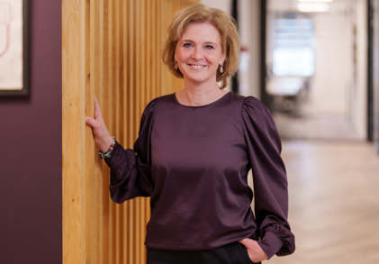 Esther van der Houwen.png